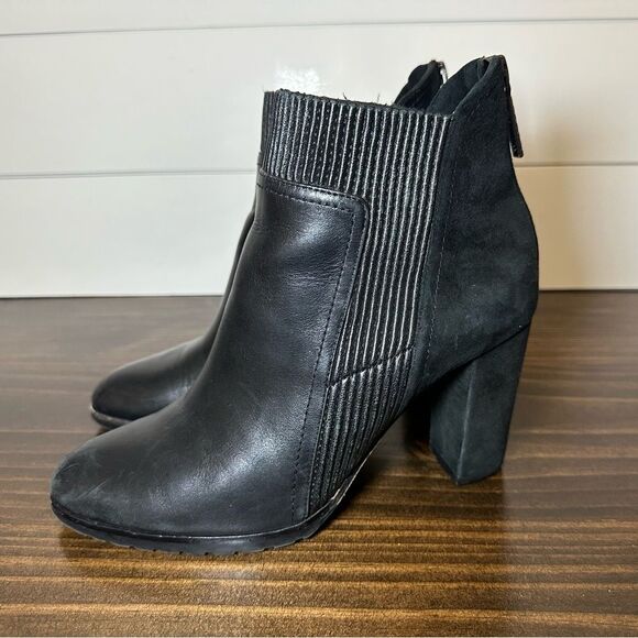 Donald J. Pliner Shoes - Donald Pliner Hudson Heeled Chelsea Ankle Boot Black Leather Women's 7.5